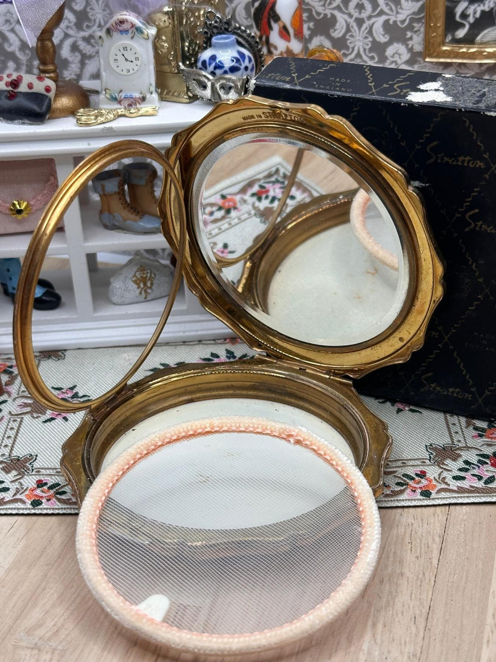 Vintage Stratton Baron Black Swan Ballerina Powder Compact – Nadia Nerina – Boxed 1950s