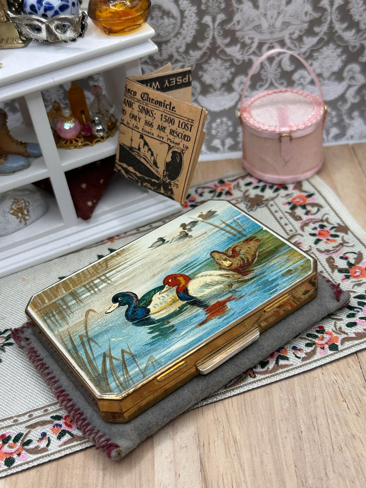 Vintage Stratton Star / Slab Powder Compact – Trio of Ducks Water Scene – c.1950