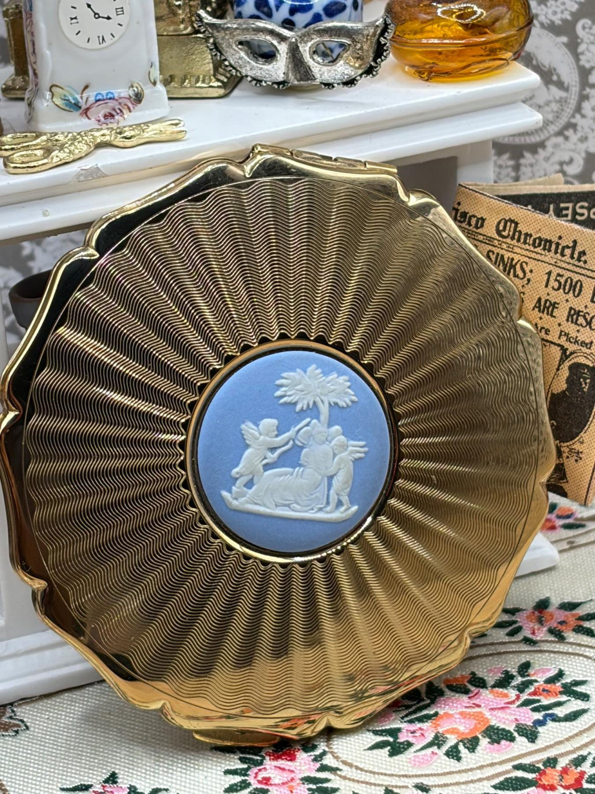Vintage Stratton Wedgwood Cameo Powder Compact Blue Jasperware Gold Tone 1950s