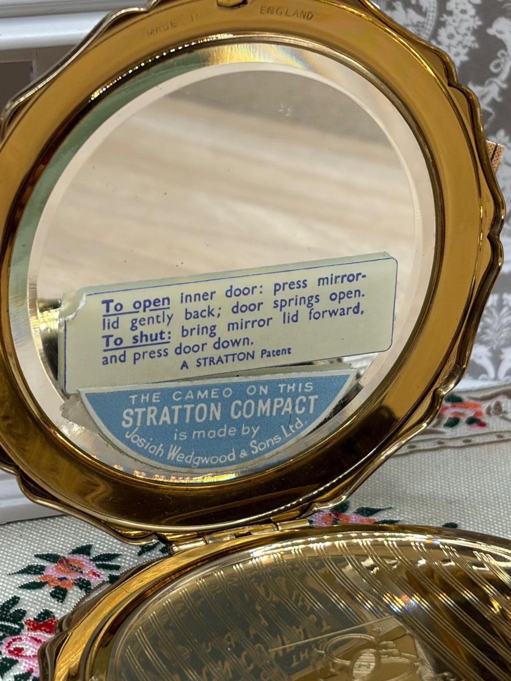 Vintage Stratton Wedgwood Cameo Powder Compact Blue Jasperware Gold Tone 1950s