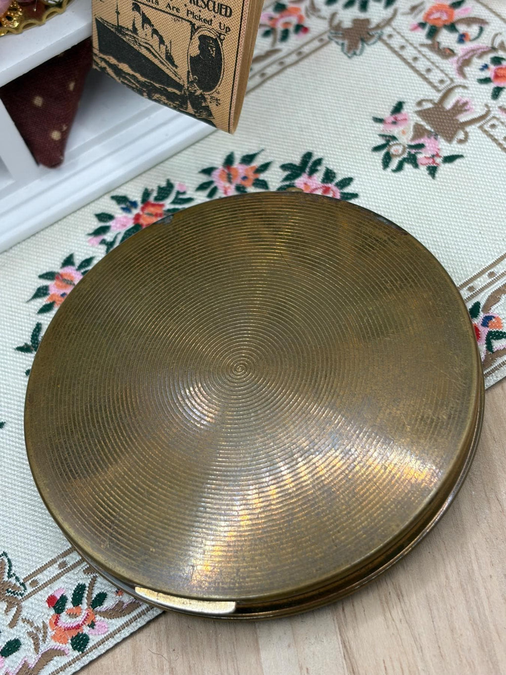 Vintage Stratton Powder Compact Rare Crown Motif Enamel 1950s