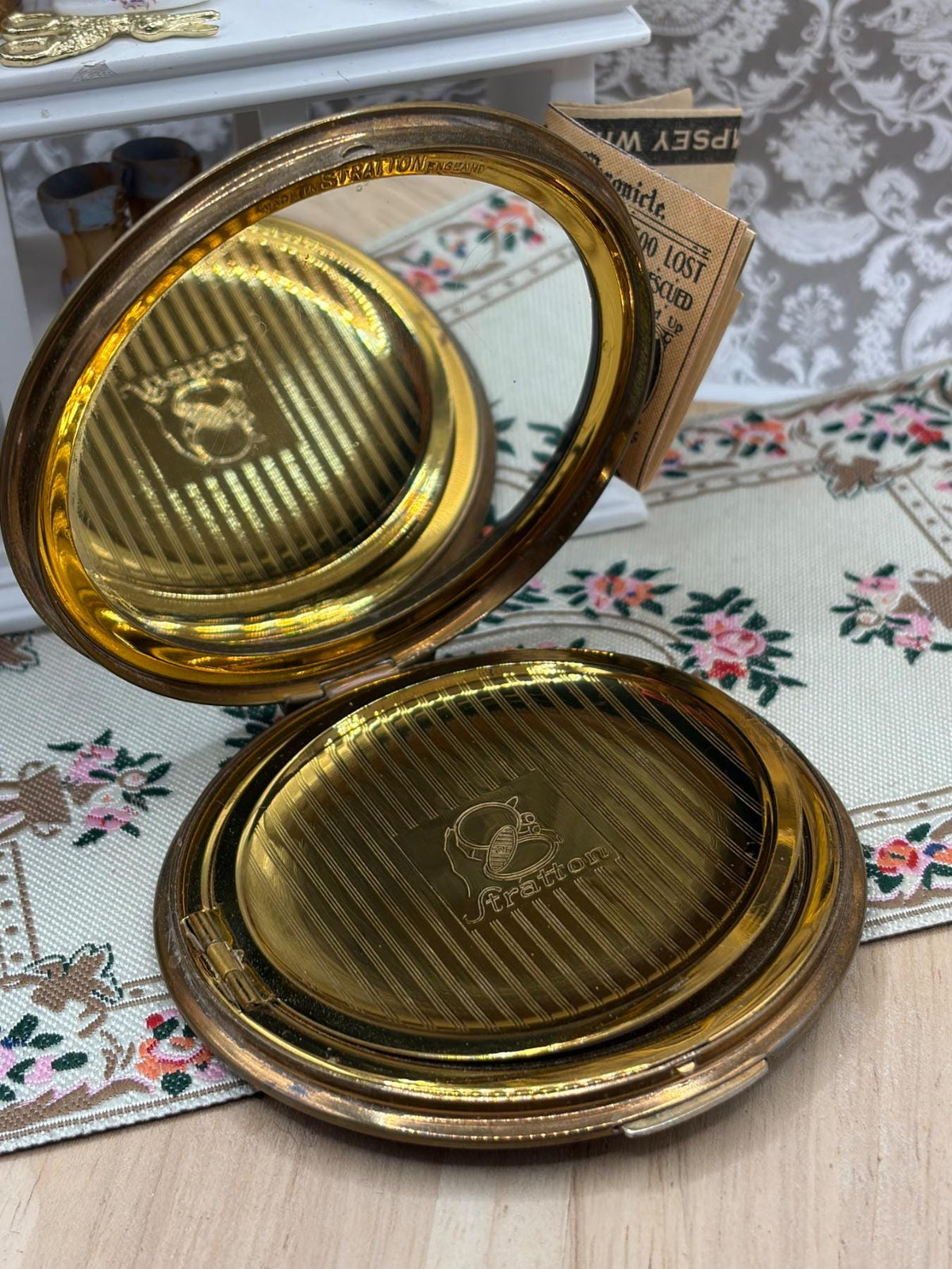Vintage Stratton Powder Compact Rare Crown Motif Enamel 1950s
