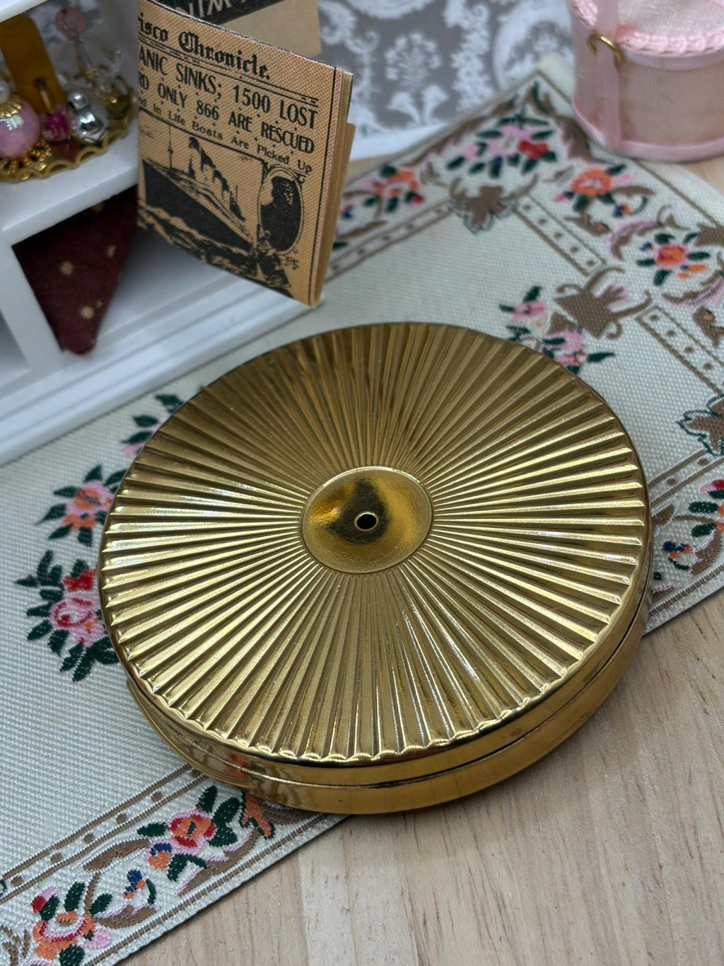 Vintage Floral Powder Compact, Burgundy Pink and Gold Tone Compact Mirror, 1950s