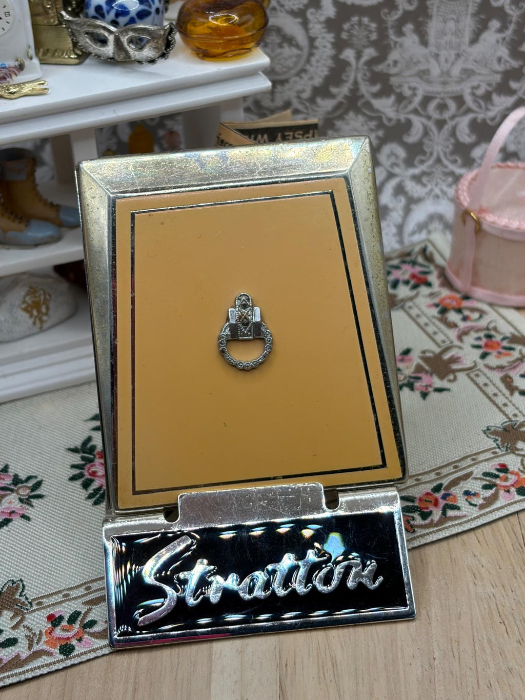 Vintage Rare Stratton Wedge Powder Compact Peach Enamel Stone-Set Clasp Motif 1930s