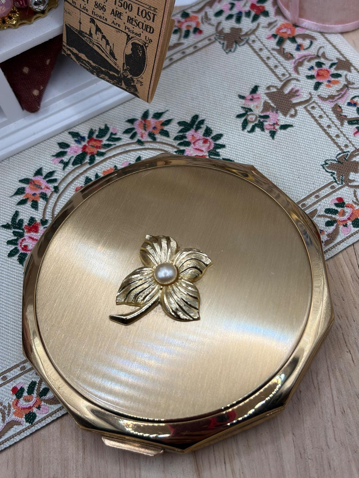 Vintage Stratton Convertible Powder Compact Goldtone Faux Pearl Floral Octagonal 1960s