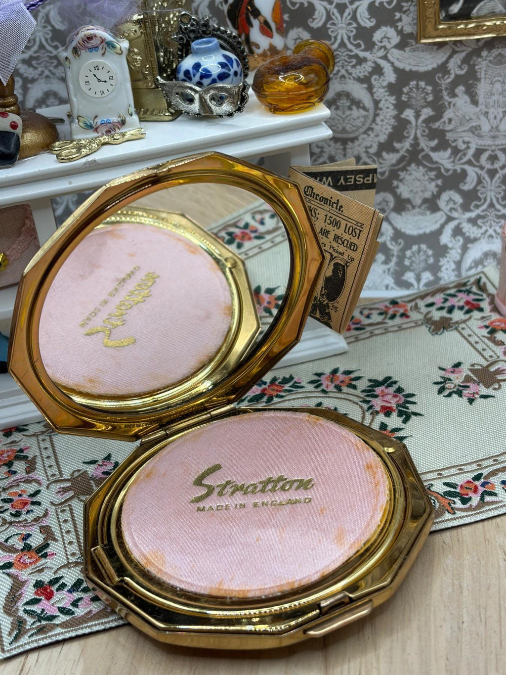 Vintage Stratton Convertible Powder Compact Goldtone Faux Pearl Floral Octagonal 1960s