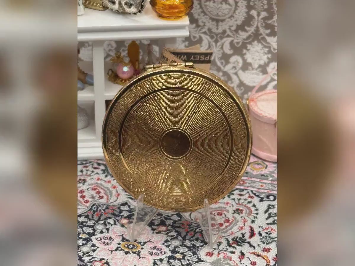 Vintage Kigu Gold Tone Powder Compact – 1950s Engine Turned Design, Made England