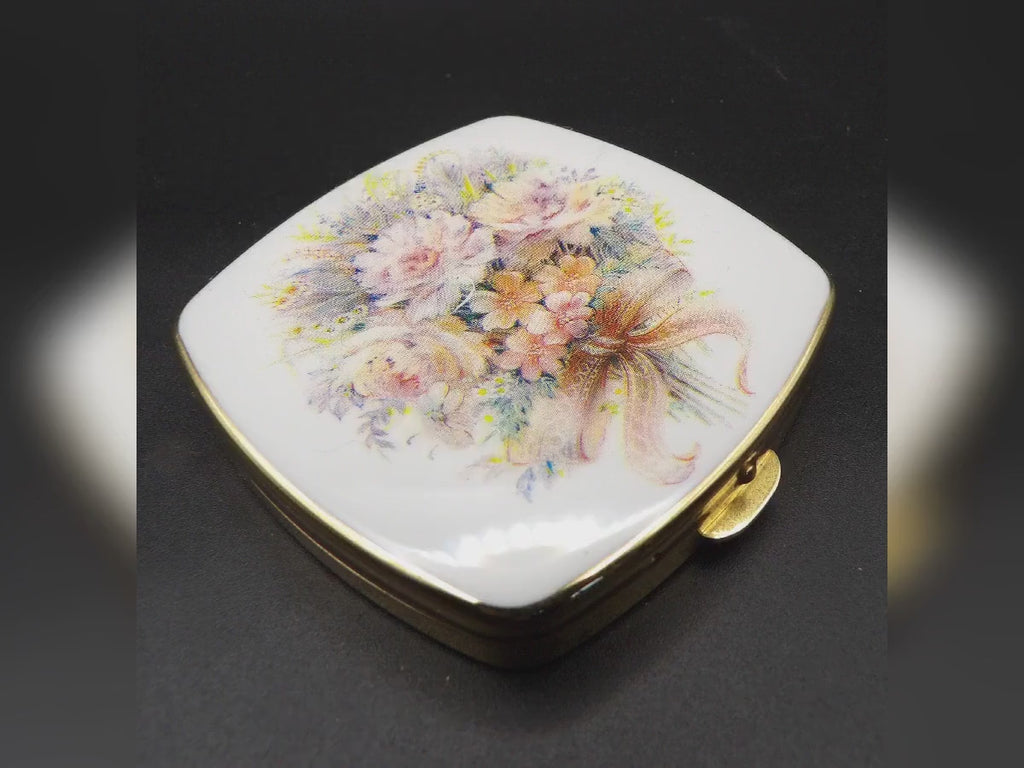 Vintage Stratton Mini Powder Compact – White Enamel Floral Bouquet, England