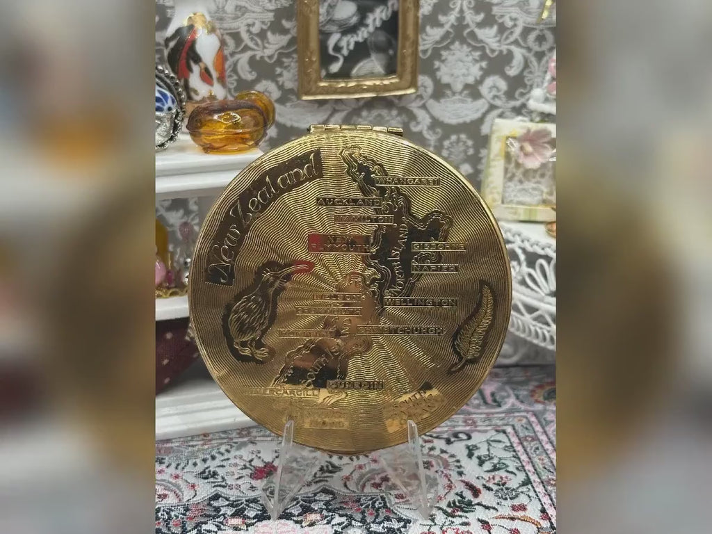 Vintage Kigu “Map of New Zealand” Powder Compact | 7.5cm | Original Puff & Sifter