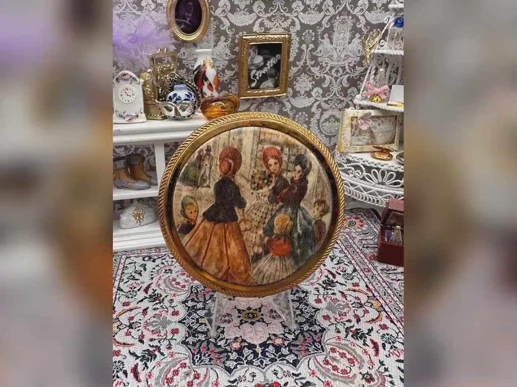 Vintage 1950s Gold Tone Powder Compact: Courting Scene Silk Lid