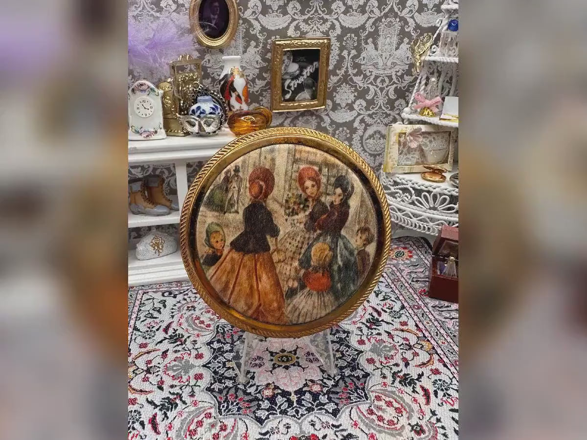 Vintage 1950s Gold Tone Powder Compact: Courting Scene Silk Lid