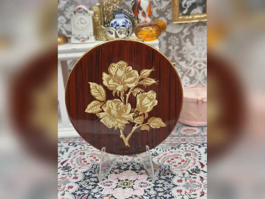 Vintage 1950s Powder Compact – Tortoiseshell Wood Effect Gold Floral Lid, Made England (7cm)