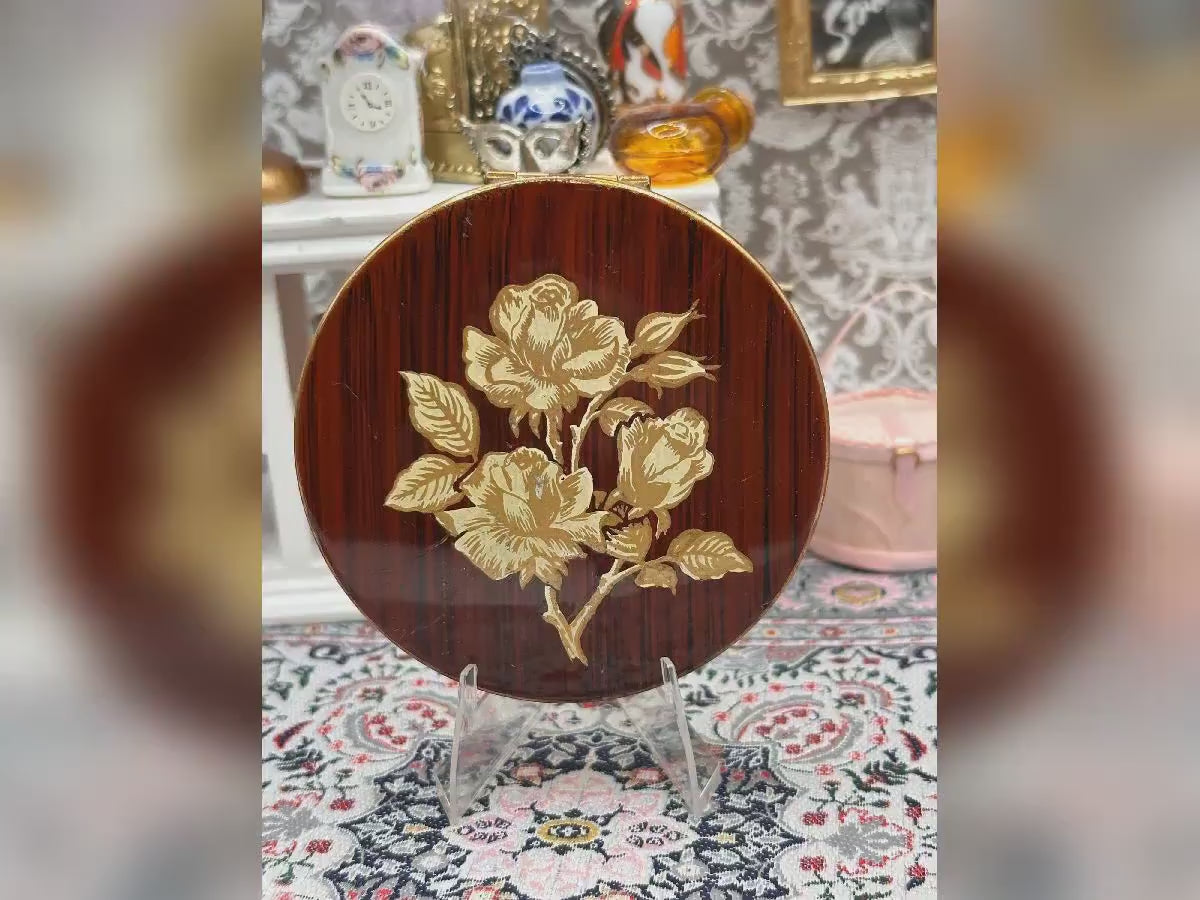 Vintage 1950s Powder Compact – Tortoiseshell Wood Effect Gold Floral Lid, Made England (7cm)