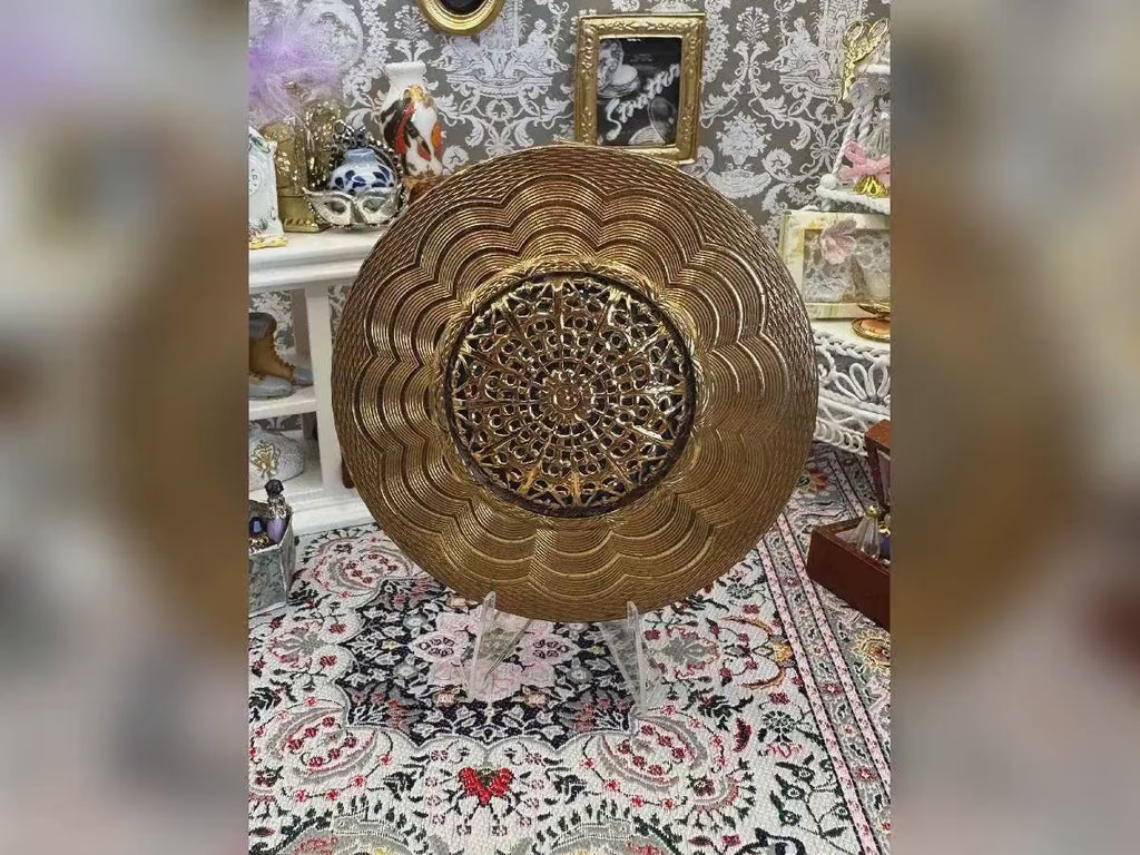 Vintage Ornate Gold-Tone Powder Compact – 9cm, Filigree Design