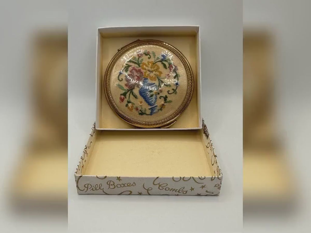 Vintage Kigu Powder Compact – 8cm – Original Box – Floral Embroidery