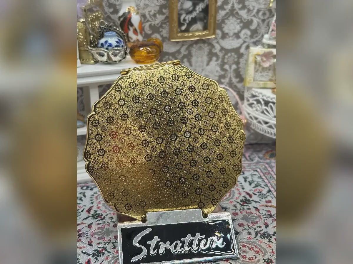 Stratton Powder Compact Gold Tone Floral Scalloped Edge Vintage Unused 8.5cm