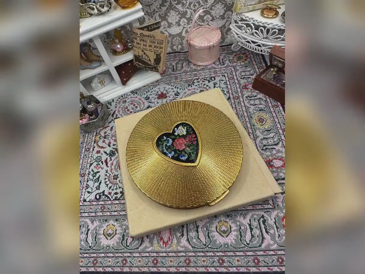 Vintage Mascot Powder Compact – 8cm Gold-Tone Heart Floral Design Original Box