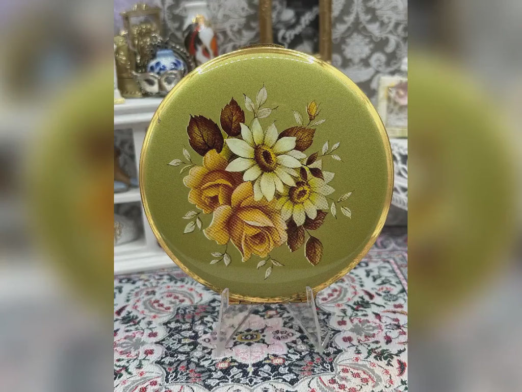 Kigu Powder Compact Floral Gold Tone Vintage Collectable 8cm