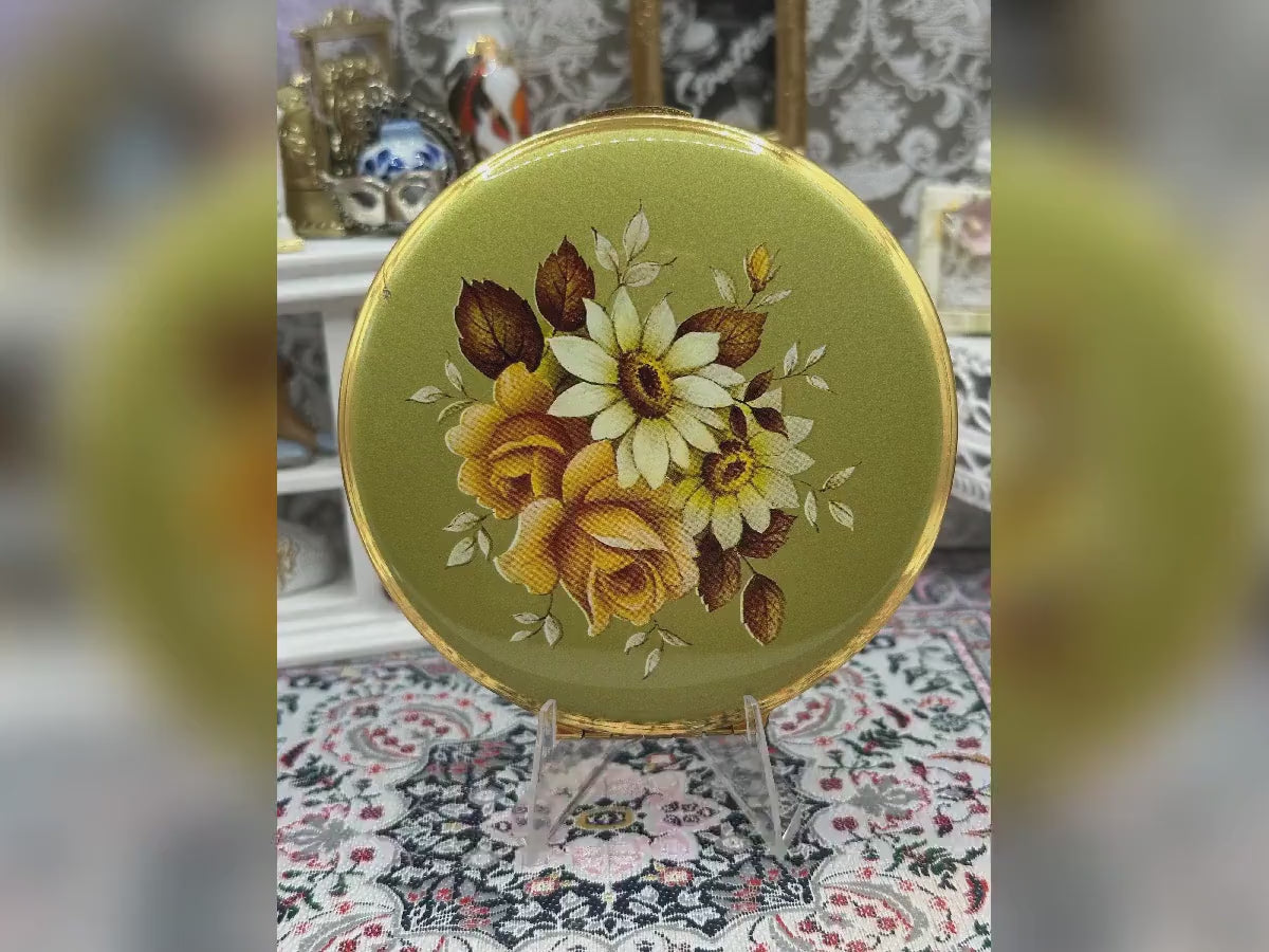 Kigu Powder Compact Floral Gold Tone Vintage Collectable 8cm